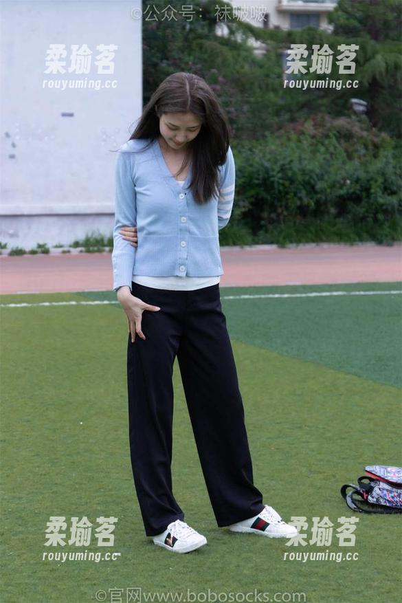 BoBoSocks袜啵啵 - 熊熊的无圣光时刻：每一步安踏运动鞋都在释放魅力。