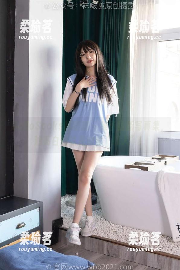 BoBoSocks袜啵啵 - 稚予最新写真集，油亮白丝就是如此“抓人”！