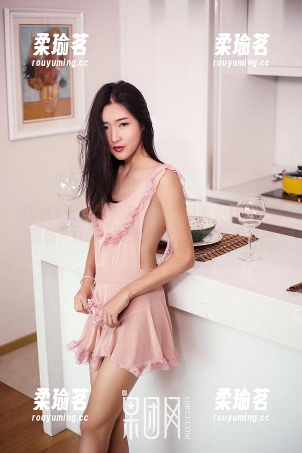 GIRLT果团网 - 有没有觉得职业装也能萌萌哒？little贝壳喵私拍做好了榜样！