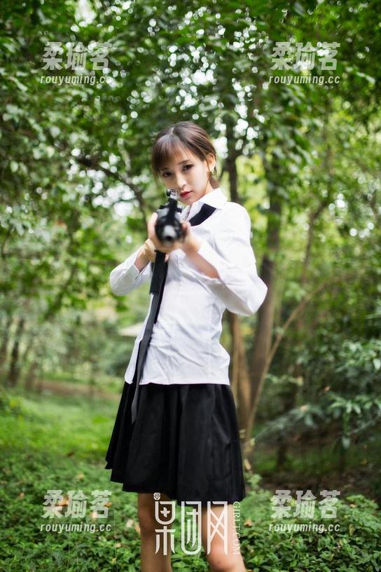 GIRLT果团网-龚玥菲 GIRLT果团网 - 职场生存指南:龚玥菲的职业装图包,让你轻松hold住职场!