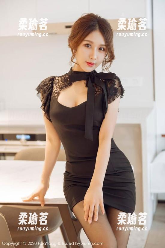 HuaYang花漾-思淇Sukiiii HuaYang花漾 - 资源放送:思淇Sukiiii的美足,双眼无法自拔的诱惑!
