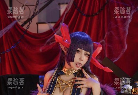 KANEKO_咔喵 KANEKO_咔喵的写真故事:在大凤旗袍里藏着的日常瞬间