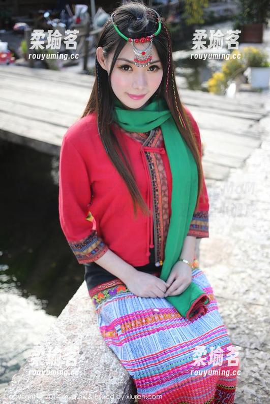 MyGirl美媛馆-伊小七MoMo MyGirl美媛馆 - 红裙漫舞:伊小七MoMo的套图之旅,神秘、优雅、还有点小调皮