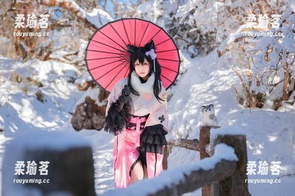 Neko薇薇的雪夜锦礼，图片里是美好，还是更深的孤独？