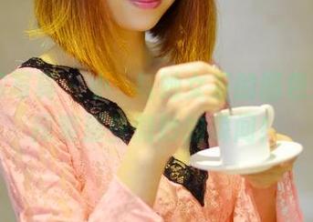 PANS写真 – 小玥与她女友的图包资源，探索那些微妙的瞬间！