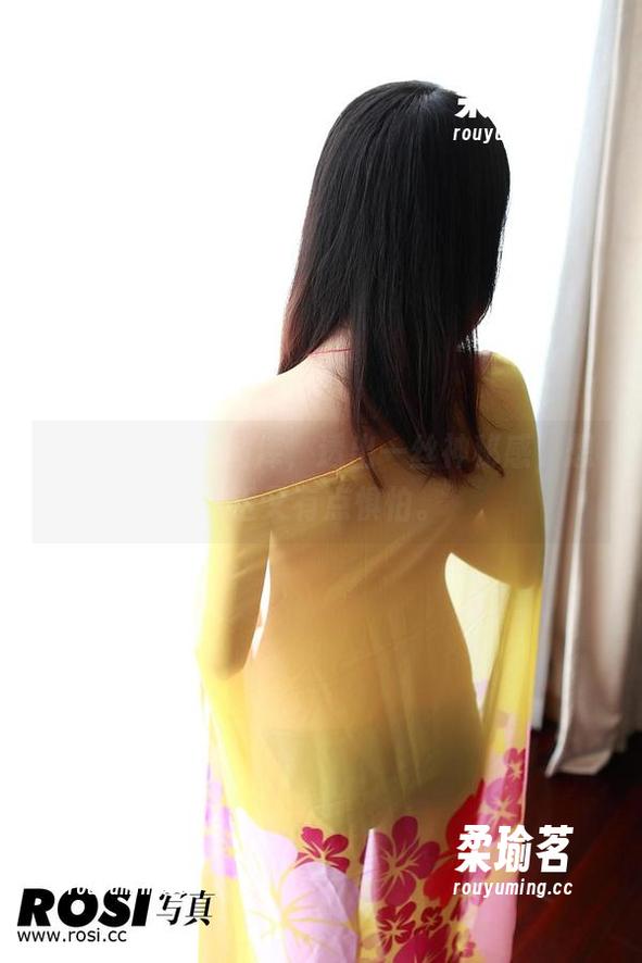 ROSI ROSI的黑白图库,透出一丝神秘感,想靠近又有点惧怕。