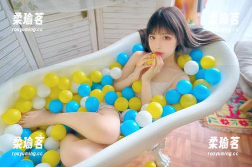 在Shika小鹿鹿的世界里，纯白写真如梦幻般的图片，你准备好了吗？