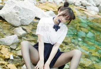 Tina很妖孽呀美足：最新写真集，快来欣赏一下这‘脚’下的风景！