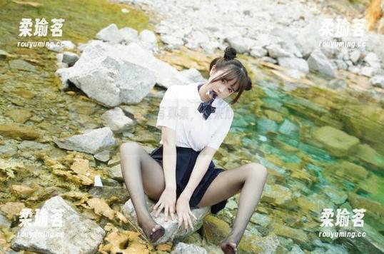 Tina很妖孽呀 Tina很妖孽呀美足:最新写真集,快来欣赏一下这‘脚’下的风景!