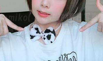 看完Tomiko(とみこ)的夏日写真，心里想的只有一个问题：能不能把她放进我的网盘里？