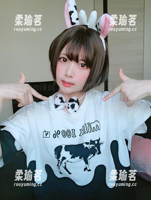 看完Tomiko(とみこ)的夏日写真，心里想的只有一个问题：能不能把她放进我的网盘里？