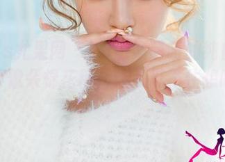 UGirls尤果网 – K8傲娇萌萌的纯白照片：白得像朵棉花糖，让人忍不住想咬一口！