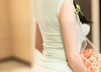 Xiuren秀人网 – MODEL伊若的运动套图：天哪，健身也能这么美！