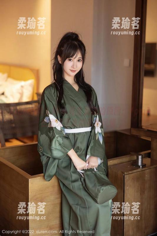 Xiuren秀人网-Yomi悠蜜 Xiuren秀人网 - 直击灵魂的原图:Yomi悠蜜无圣光的厨娘风情