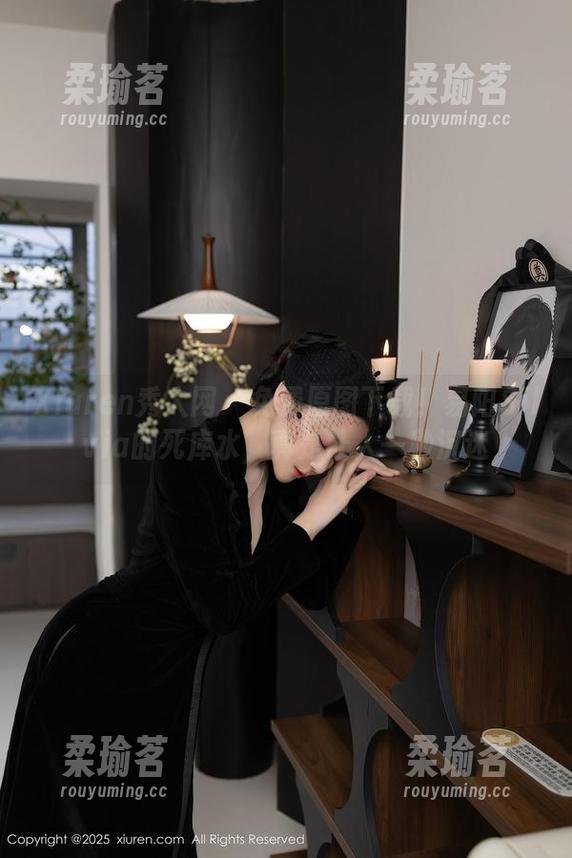 Xiuren秀人网-易阳Silvia Xiuren秀人网 - 免费原图下载!易阳Silvia的死库水,真是让人一秒沉迷