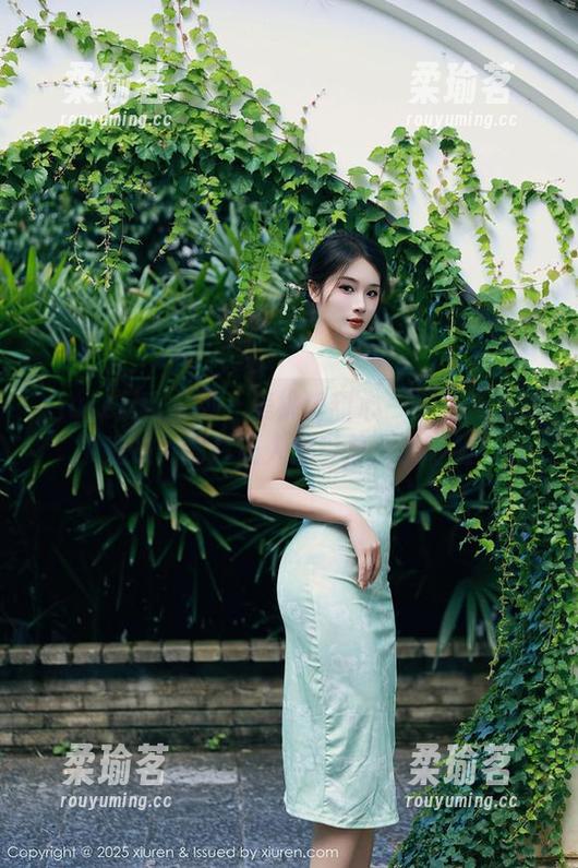 Xiuren秀人网-美桃酱 Xiuren秀人网 - 美桃酱甜心——在无圣光中绽放,图片让人感受夏天的呼吸!