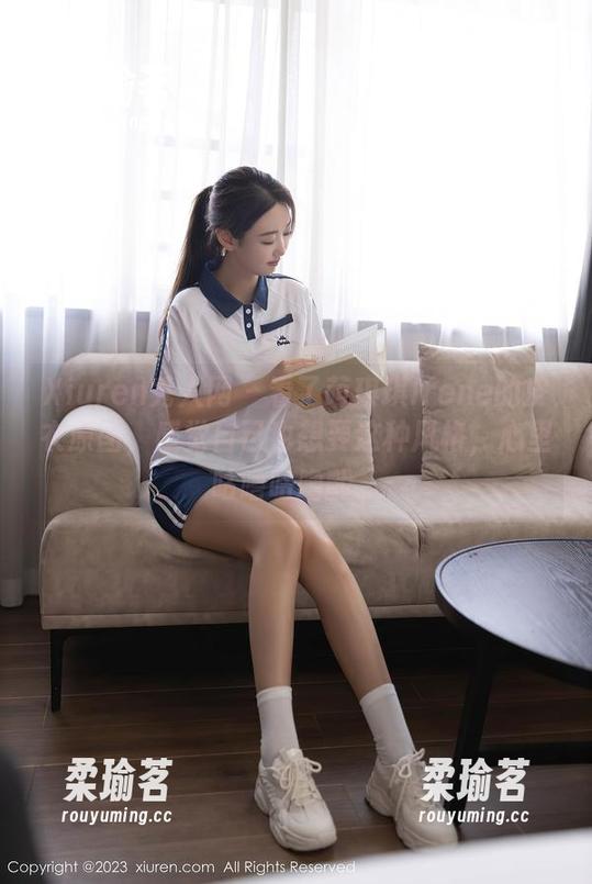 Xiuren秀人网 - 看了萌琪琪Irene的皮衣原图，感觉自己也想要这种风格，心里咕噜咕噜翻。