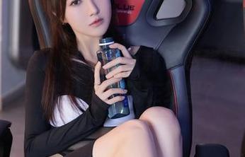 Xiuren秀人网 – 当萝莉悠悠酱遇上女孩：谁说美只能在梦里？