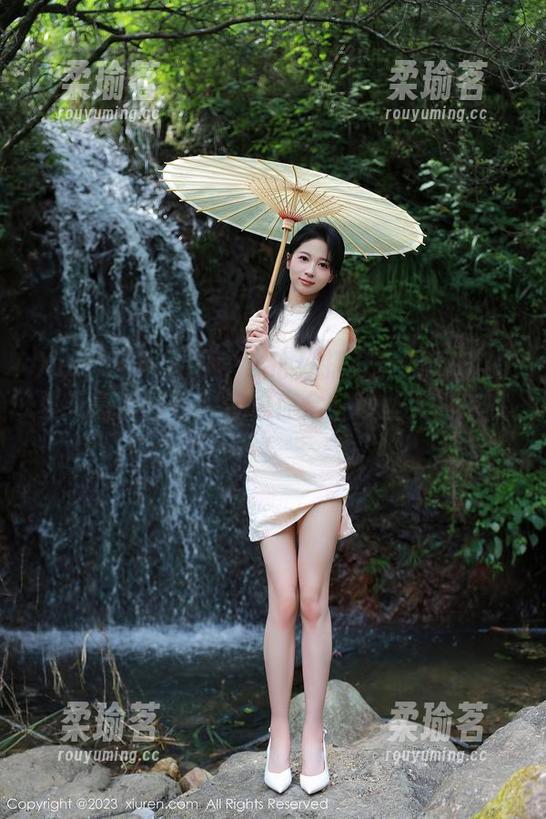 Xiuren秀人网 - 小心！打开黄婧GIGI的夏天高清图包，害怕你会一秒坠入其中哦！