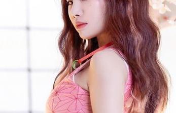 每张Yebin(전예빈)办公室的cos照片，都是一封无声的情书。