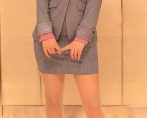 YouMi尤蜜荟 – 白露小猪的瑜伽写真：轻松松的，居然也有点蛮拼