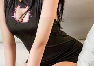 在lovely呆玄的高清睡衣作品集中，看看她如何优雅地与懒散对话。