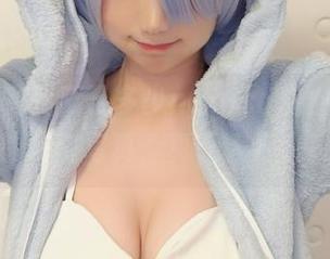 网盘里究竟藏了多少nagisa魔物喵空姐的秘密写真，真让人好奇！