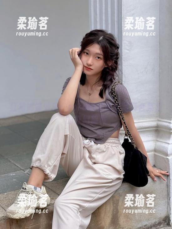 红裙蝴蝶效应：roroki骷髅姬写真合集里的奇幻旅程