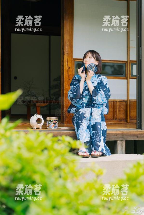 けん研 一起来欣赏けん研的红裙写真,图片免费随你下载哦