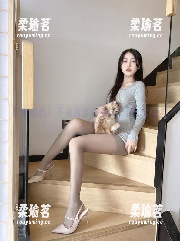 壁纸精选！不呆猫带你看裤里丝的随意与优雅