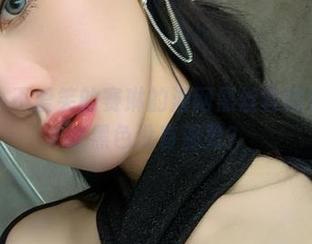 微密圈 – 不爱笑的赛琳的渔网黑丝套图更新！谁说黑色没有温柔？