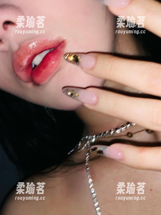 微密圈 - 免费拿走！不爱笑的赛琳黑色写真原图，明明可以靠脸吃饭，她偏要靠风格。