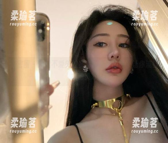微密圈 - 观看不爱笑的赛琳的镂空写真，让你流口水的美好
