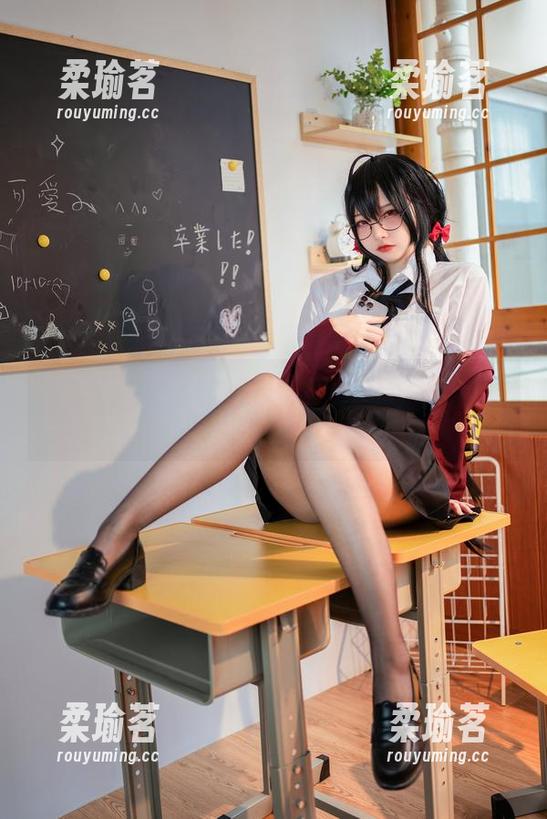 二佐Nisa与她的日常定制写真：那些温暖瞬间