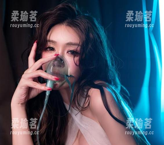 于芷晴 微密圈 - 当你看到于芷晴热辣红定制图集时,记得备好纸巾,哦,不,是小心心!