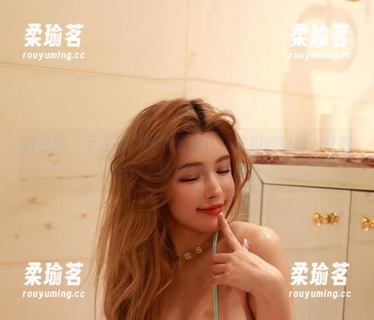 于芷晴 微密圈 - 于芷晴美脚作品集:这些脚的瞬间,让我想到了夏天的冰淇淋!