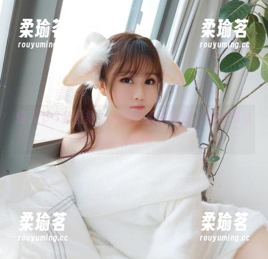 情人节4套图集，依依超级懒定制，甜蜜到让人脸红
