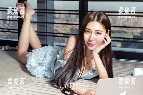 克拉女神 - 奇妙夏日：忆之的写真图集，哪怕只是在空调下晒太阳
