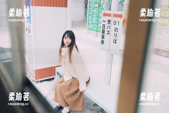 兔子Zzz不吃胡萝卜在蓝房间：无圣光写真中的忧郁旋律