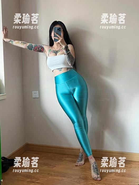 微密圈 - 卡通百科老王的瑜伽：好想把她的原图贴满墙，套图也是一种生活的信仰吧？