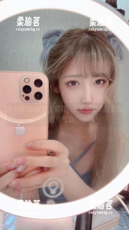 啾小妍Deer穿上棉袜，在线探索原图里的时尚气息！