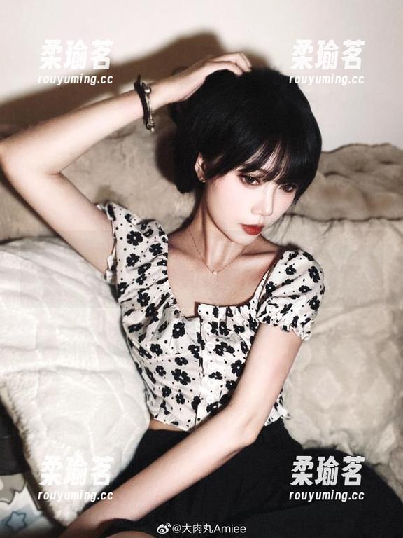 大肉丸Amiee 伊斯塔凛的魅力无限:看看大肉丸Amiee全套写真,切记要喝水哦!