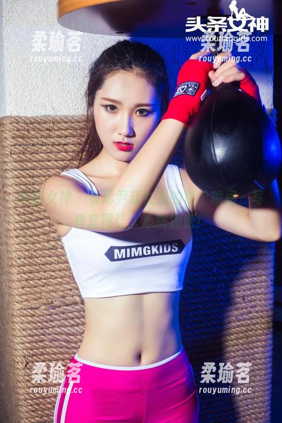 头条女神 - 看尽尹菲女友的每个瞬间，写真套图让人心跳加速！
