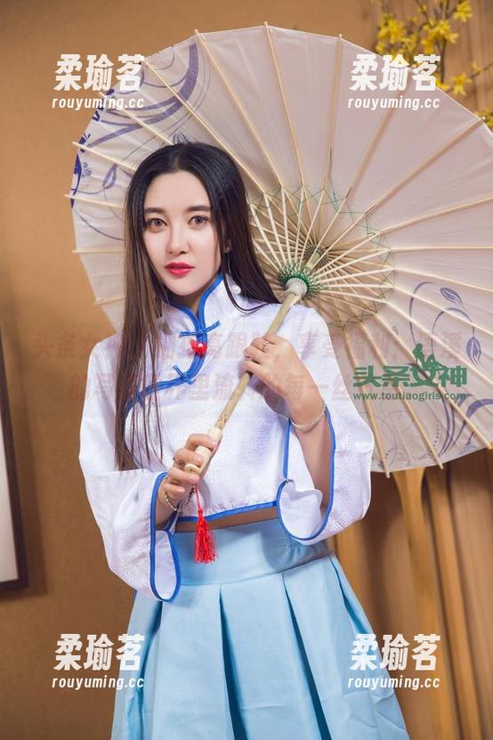 头条女神-语溪 头条女神 - 拥抱高跟鞋,享受福利:语溪的写真世界里流转的每一丝气息。
