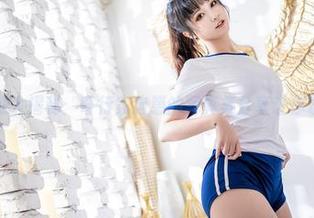 浴场体操服大揭秘：奇行家狗崽的写真集分享让你水花四溅！