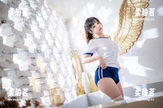 奇行家狗崽 浴场体操服大揭秘:奇行家狗崽的写真集分享让你水花四溅!