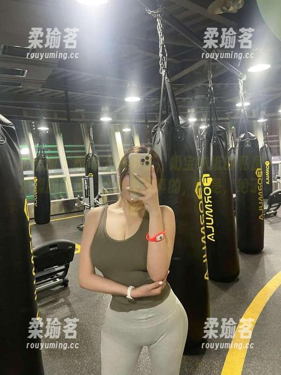 奶宝妹纸 微密圈 - 暧昧无处不在,奶宝妹纸的私房体操服图集,这种感觉真的,真是,绝了呀。