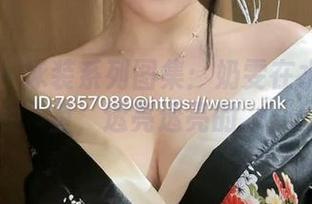 微密圈 – 泳装系列图集：奶雯在水里像条鱼，透亮透亮的。