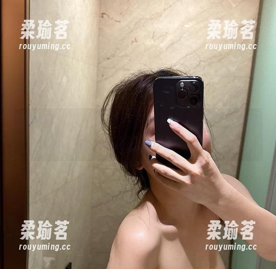 奶雯 微密圈 - 私拍的奶雯在海边,让人忍不住多看几眼的原图