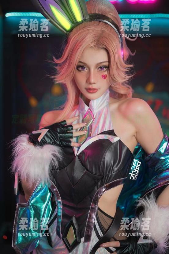 如月灰 定制写真,少女们的秘密如月灰全知道,但我们呢?
